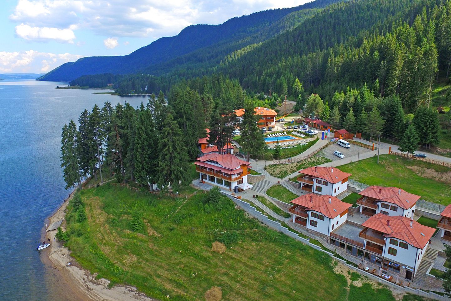 Язовир Доспат, <em>1 200 м</em> над морето